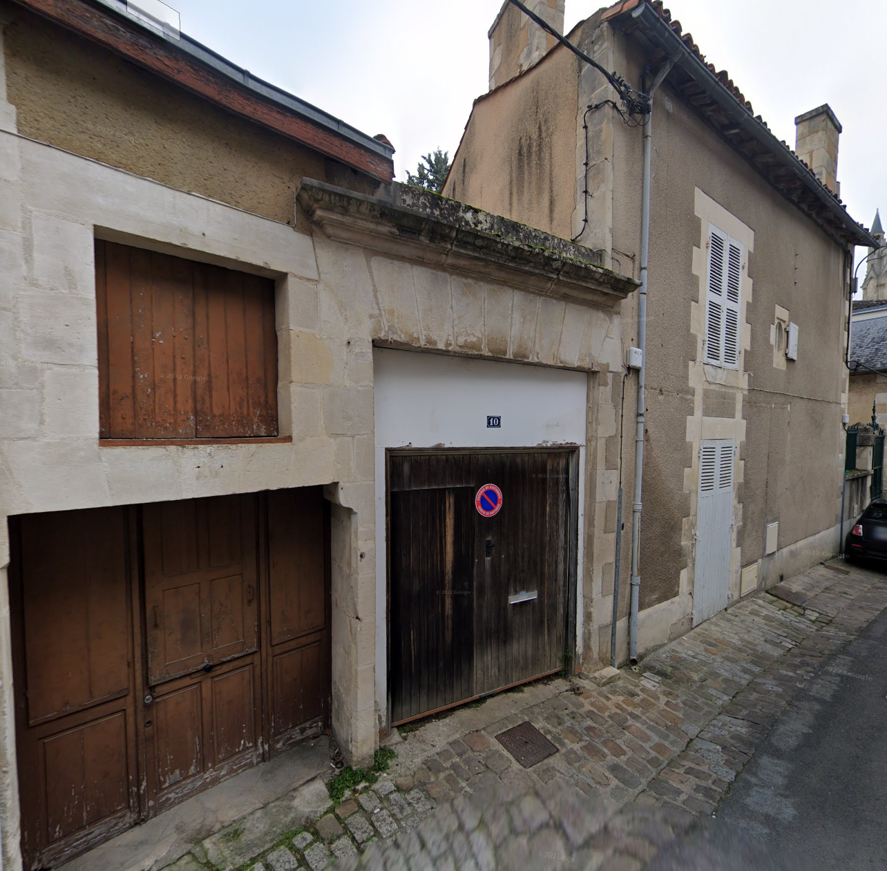 Garage photo, porte en bois - Entrée, L'Allée de l'Édige - Sandra Leclerc, Architecte d'intérieur et Décoratrice